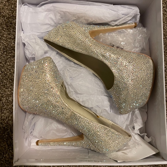 Steve Madden Deevaa Heels. - Picture 3 of 5